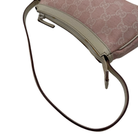 Gucci Pochette mit Charms monogram rosa – Henkel im Detail