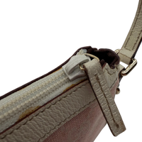 Gucci Pochette mit Charms monogram rosa – Beschläge im Detail