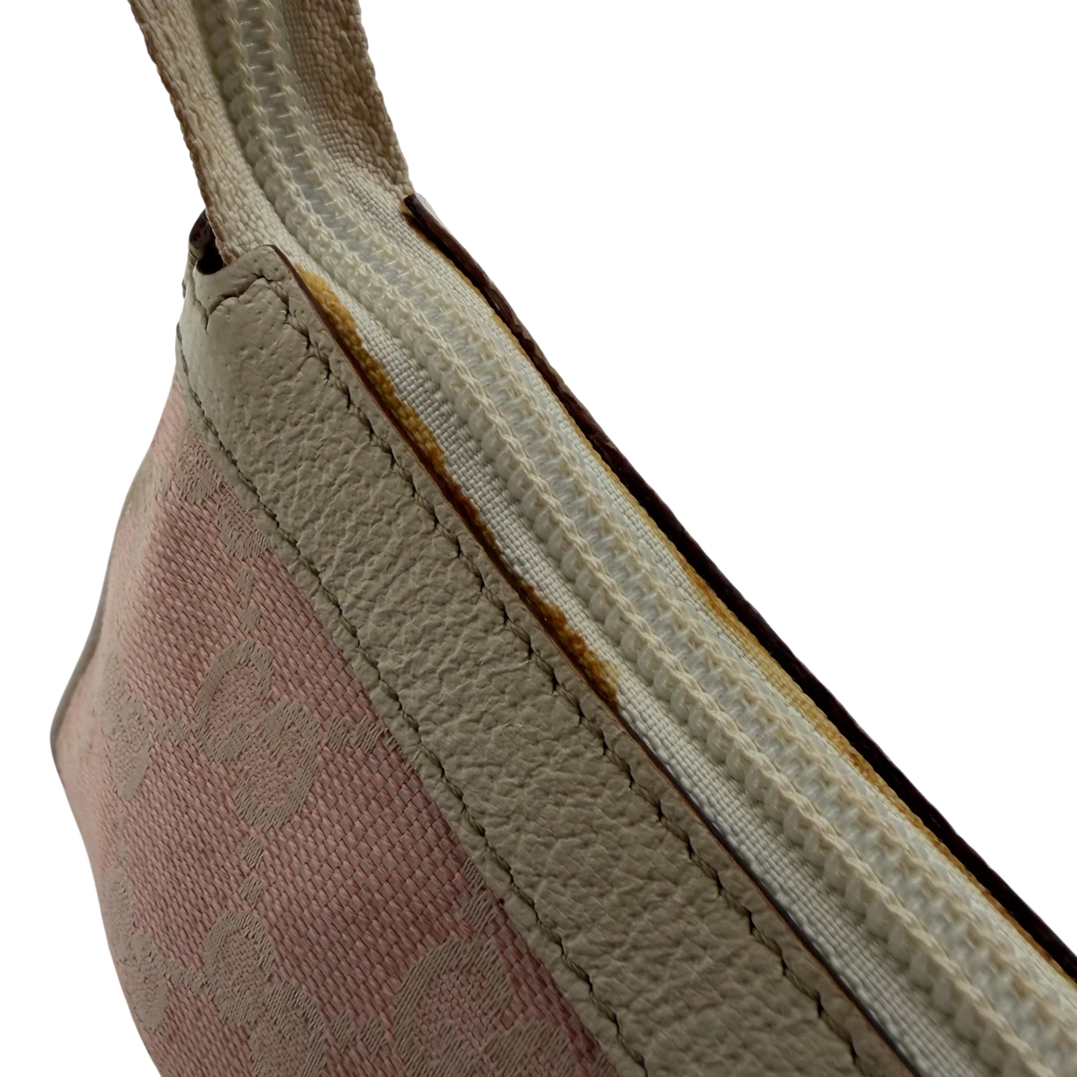Gucci Pochette mit Charms monogram rosa – Ecken im Detail