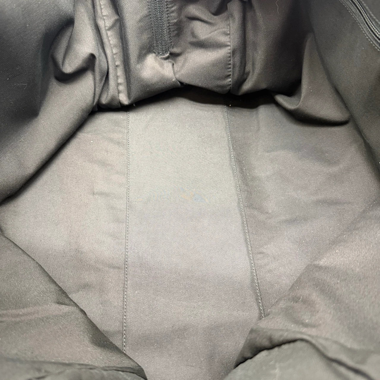 Gucci Reisetasche 50 mit Umhängegurt monogram aus Nylon schwarz