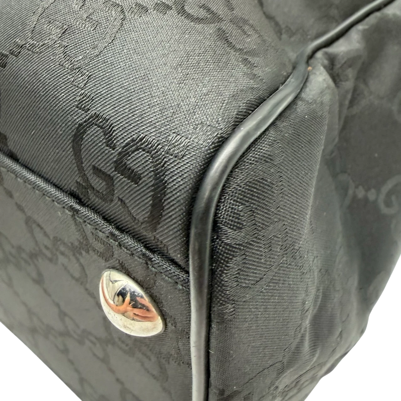 Gucci Reisetasche 50 mit Umhängegurt monogram aus Nylon schwarz