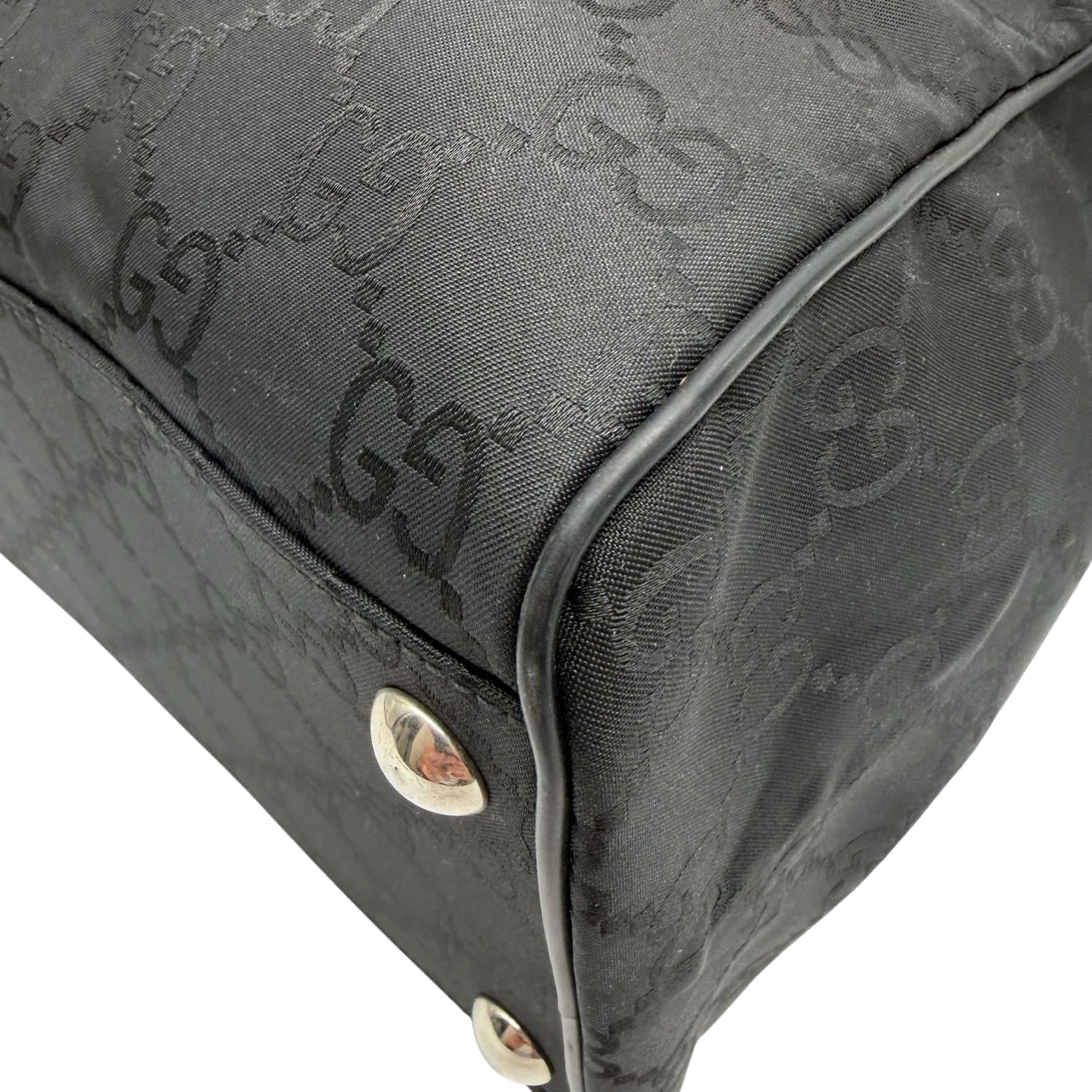 Gucci Reisetasche 50 mit Umhängegurt monogram aus Nylon schwarz