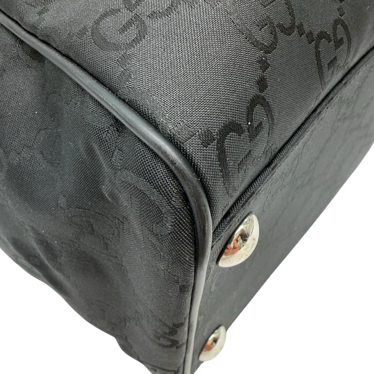 Gucci Reisetasche 50 mit Umhängegurt monogram aus Nylon schwarz