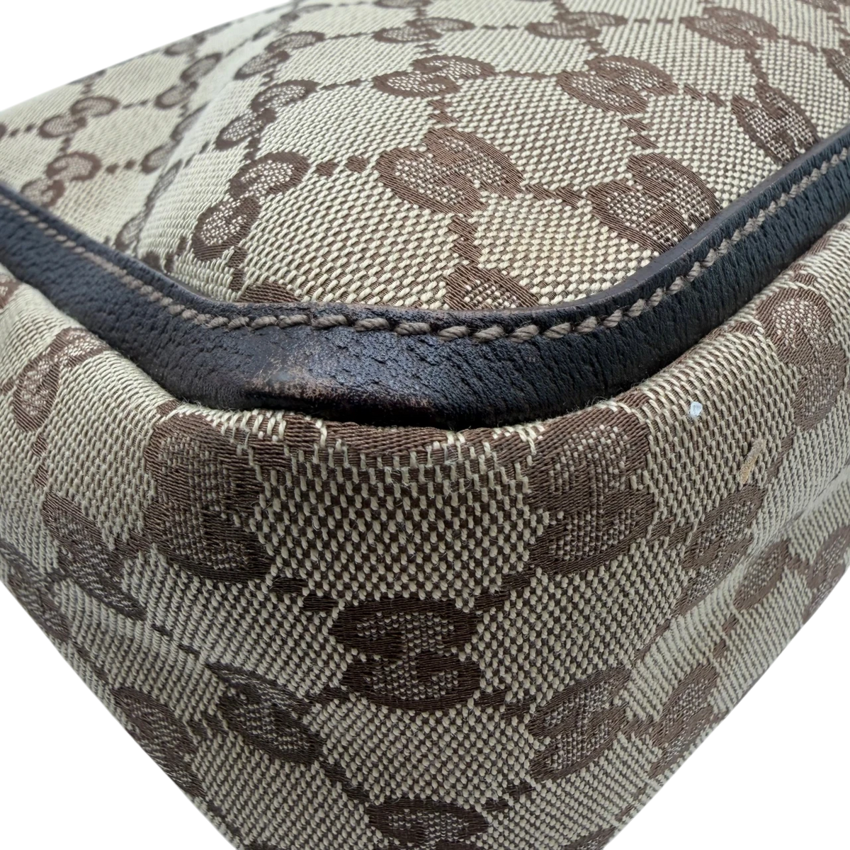 Gucci Schultertasche Abbey monogram beige – Ecken im Detail