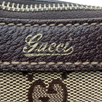 Gucci Schultertasche Abbey monogram beige – Prägung im Detail