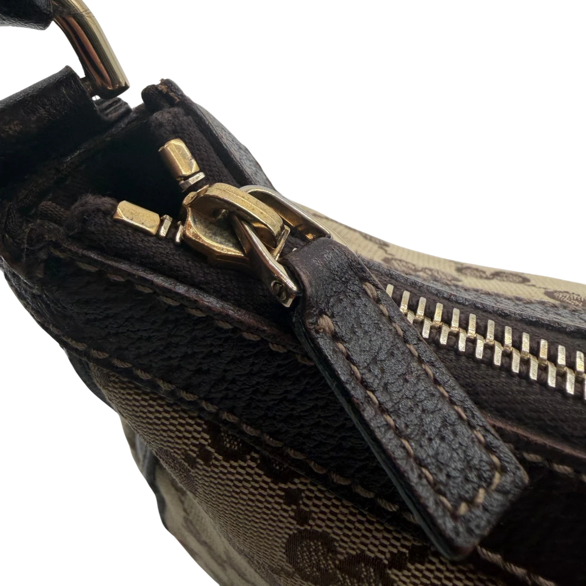Gucci Schultertasche Abbey monogram beige – Beschläge im Detail
