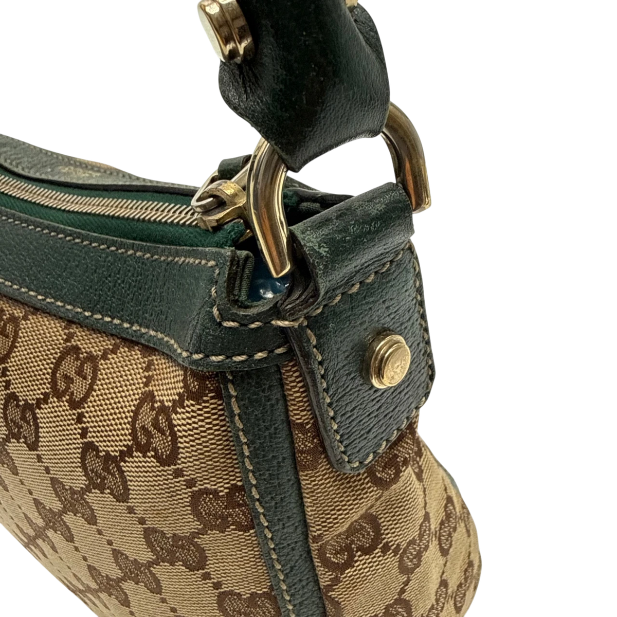 Gucci Schultertasche Abbey monogram beige – Beschläge im Detail