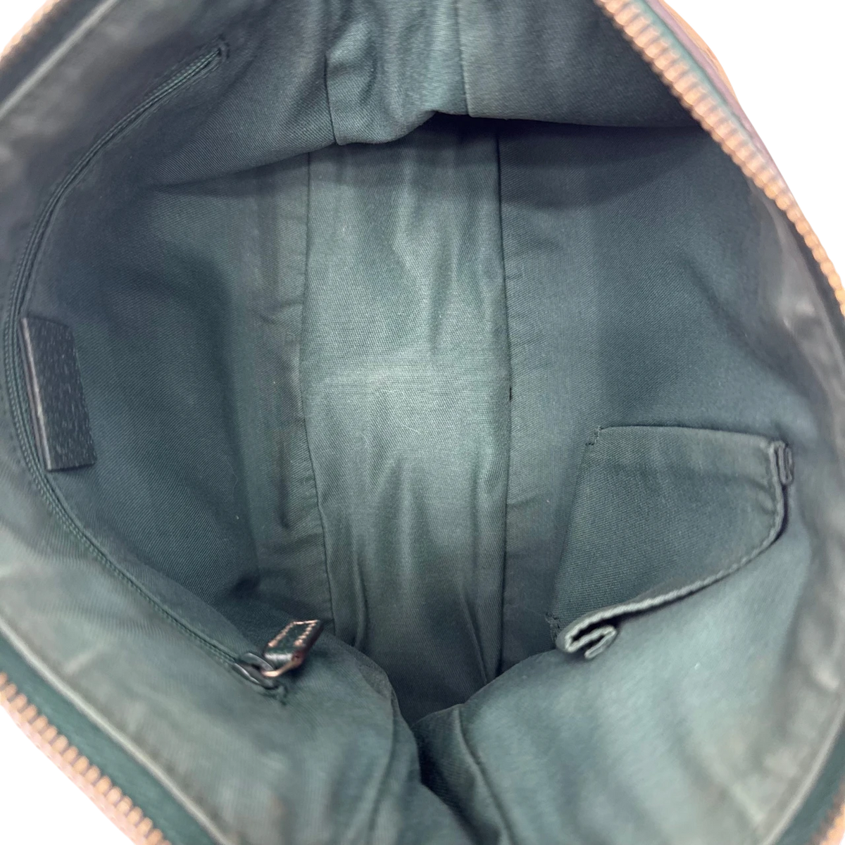 Gucci Schultertasche Abbey monogram beige – Innenansicht