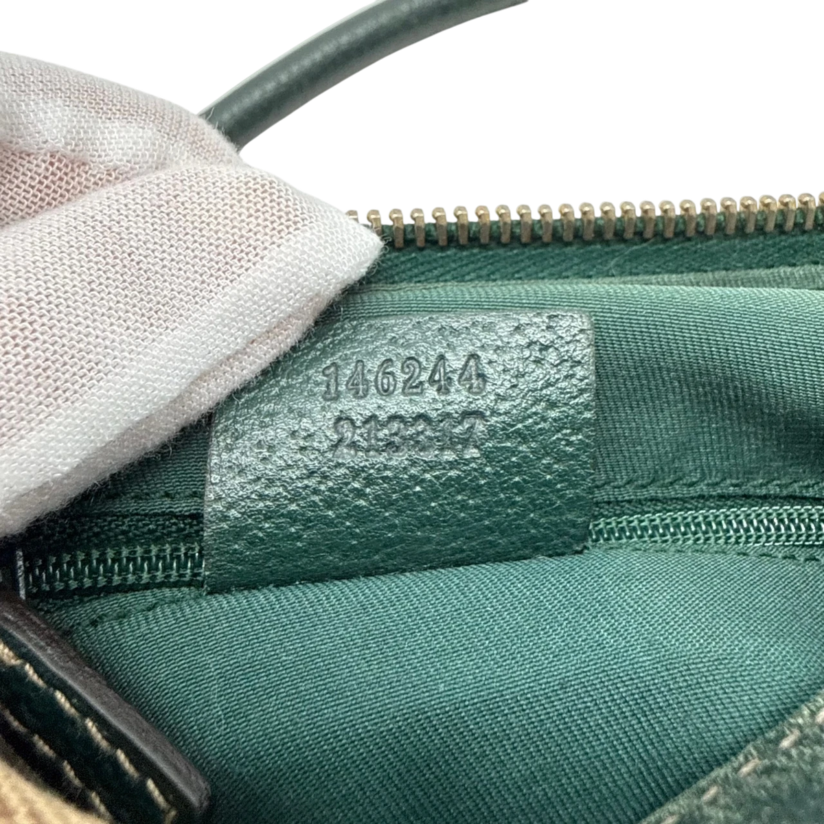 Gucci Schultertasche Abbey monogram beige – Seriennummer im Detail