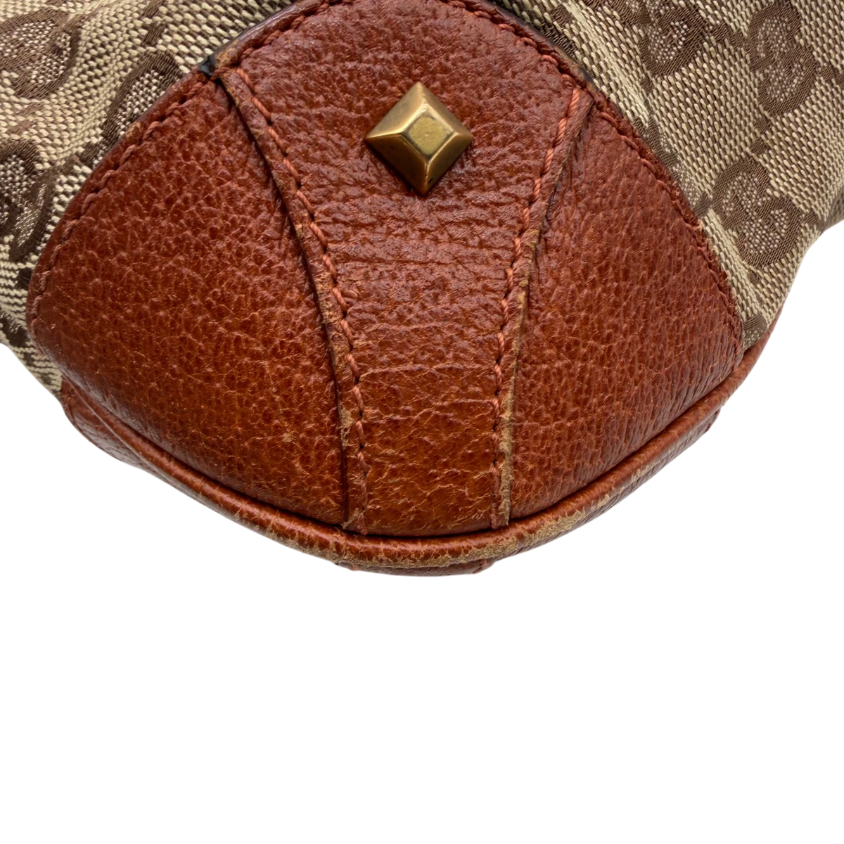 Gucci Schultertasche Bucket monogram beige – Ecken im Detail