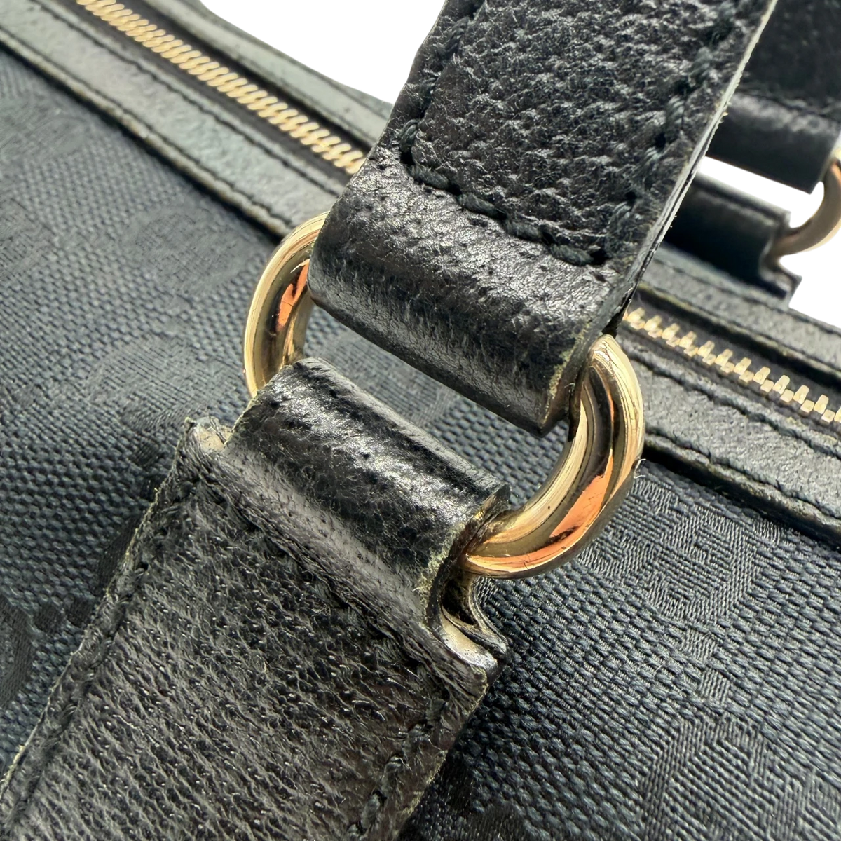 Gucci Schultertasche Charmy Boston monogram schwarz – Beschläge im Detail