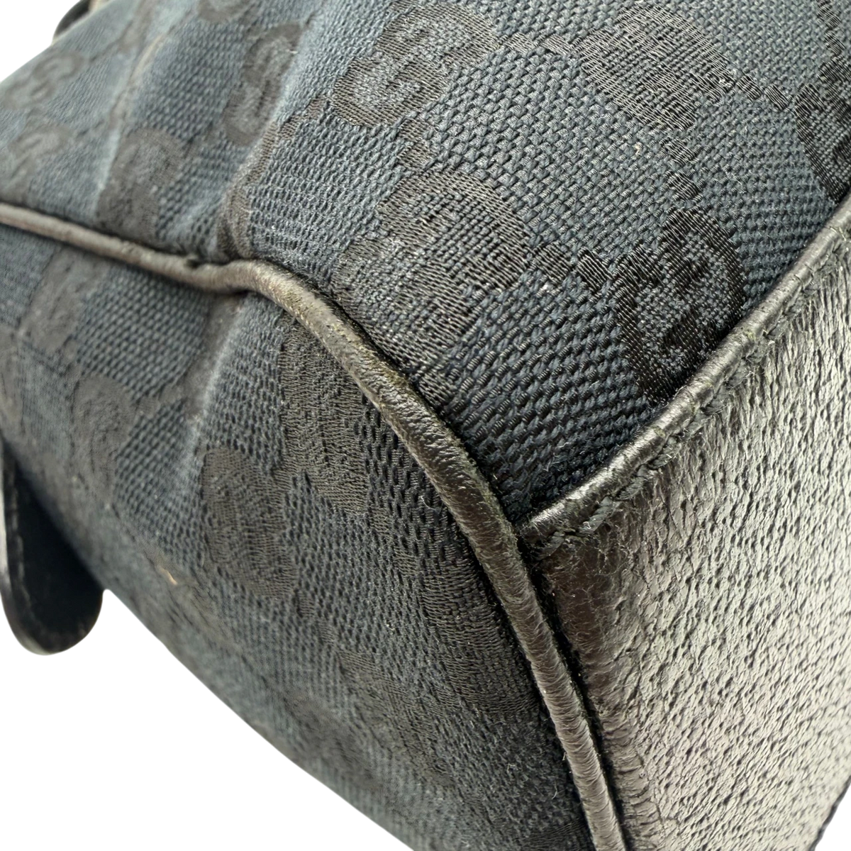 Gucci Schultertasche Charmy Boston monogram schwarz – Ecken im Detail