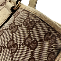 Gucci Schultertasche Charmy Mini Shopper monogram beige – Ecken im Detail