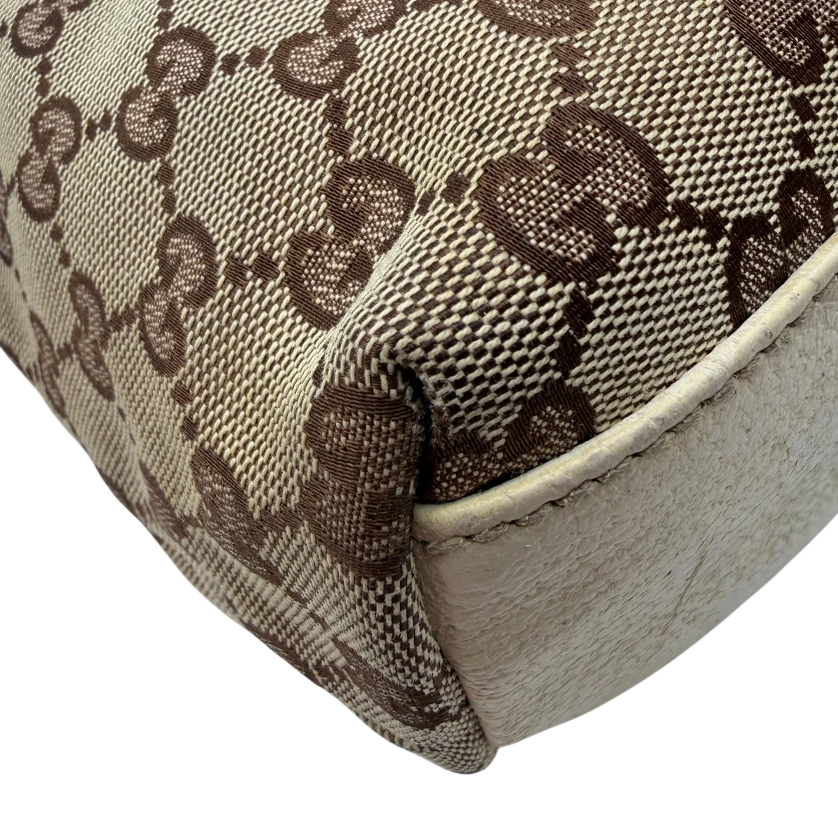 Gucci Schultertasche Charmy Mini Shopper monogram beige – Ecken im Detail
