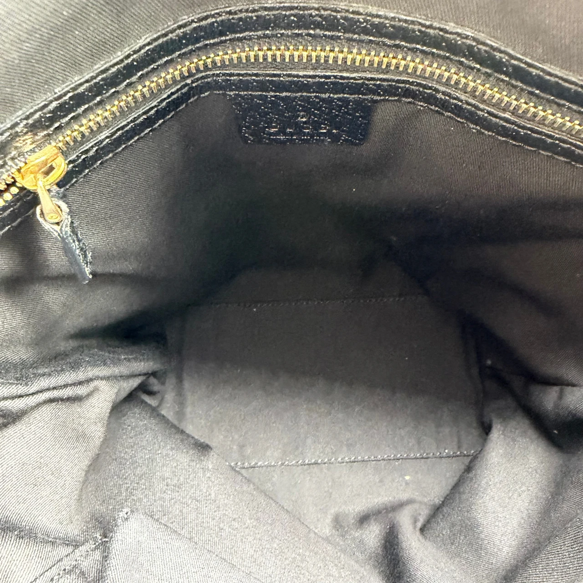 Gucci Schultertasche Charmy Mini Shopper monogram schwarz – Innenansicht