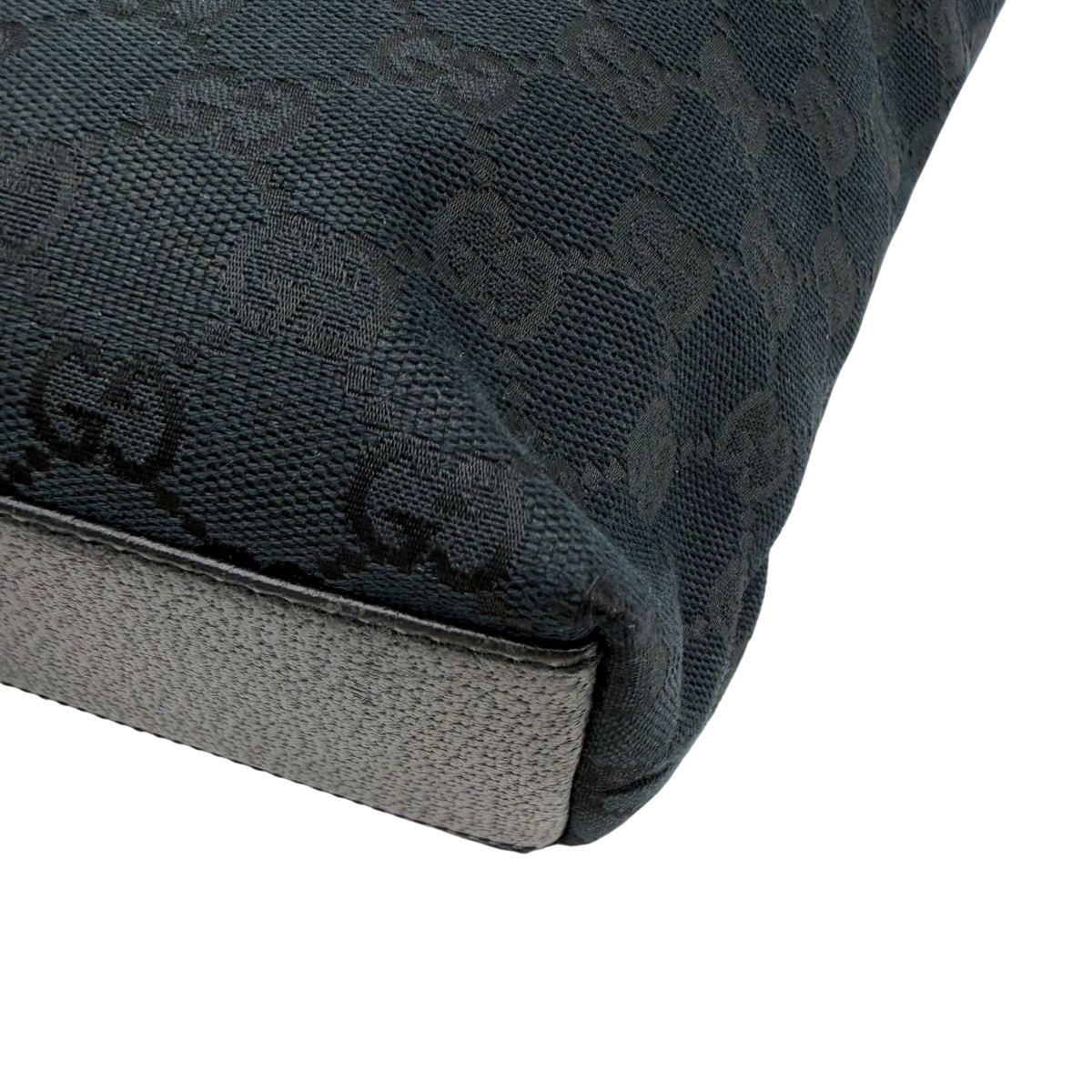 Gucci Schultertasche Charmy Mini Shopper monogram schwarz – Ecken im Detail