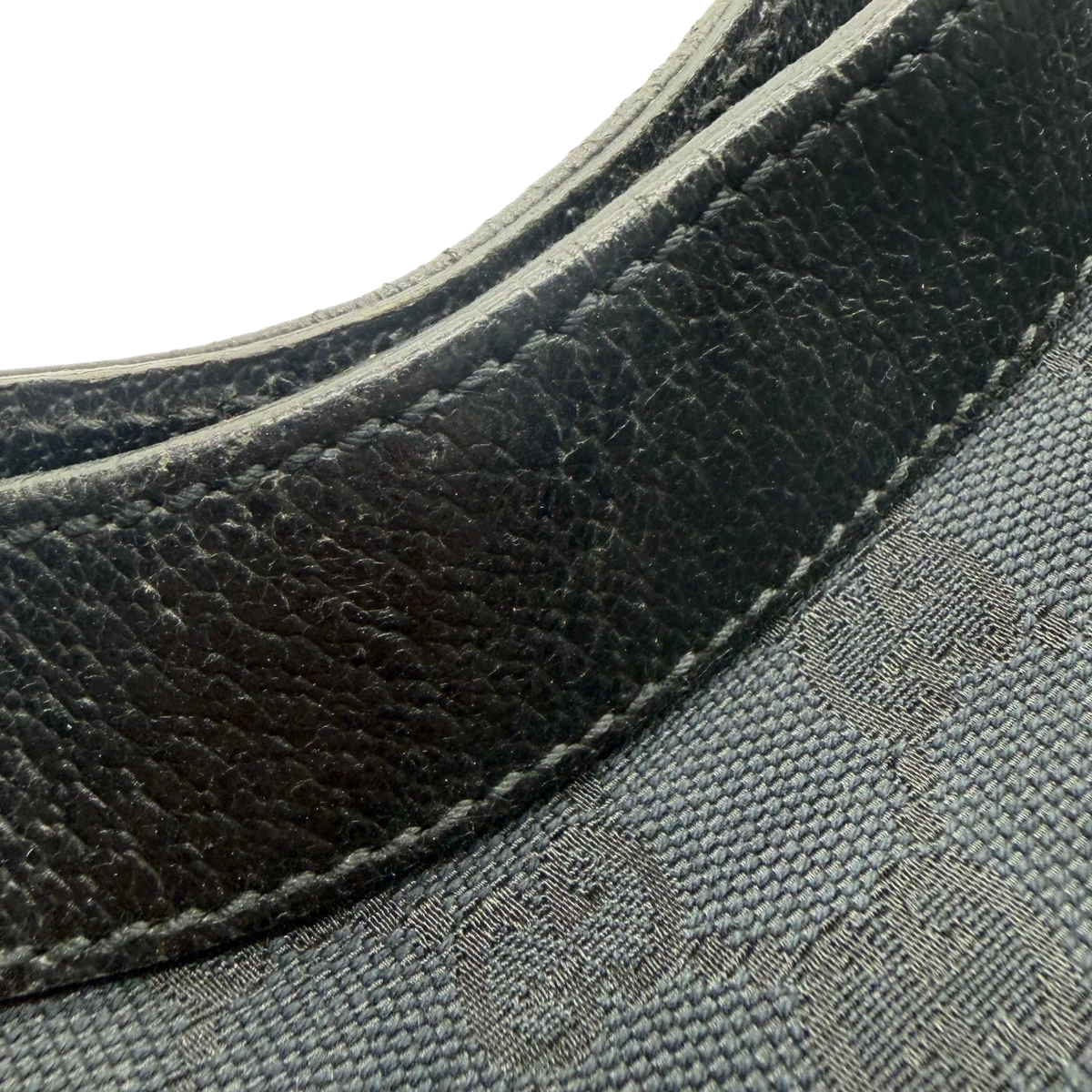 Gucci Schultertasche Charmy monogram schwarz – Henkel im Detail