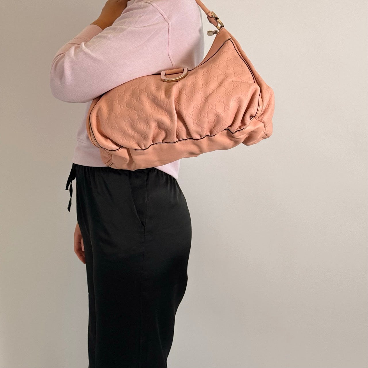 Gucci Schultertasche D-Ring large aus Leder monogram rosa