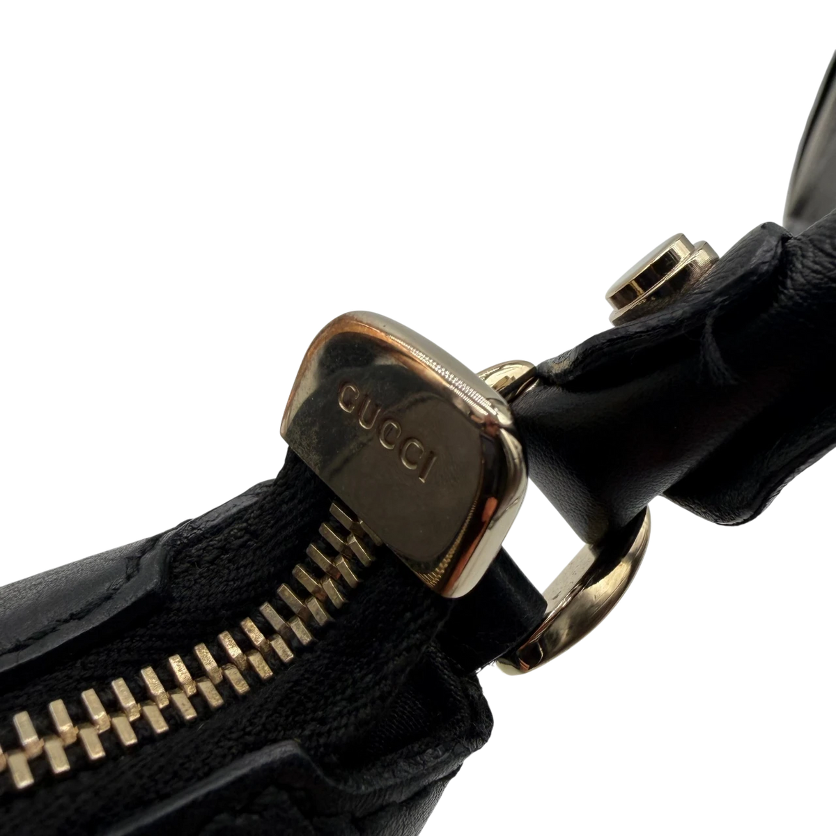 Gucci Schultertasche D-Ring large monogram schwarz – Prägung im Detail