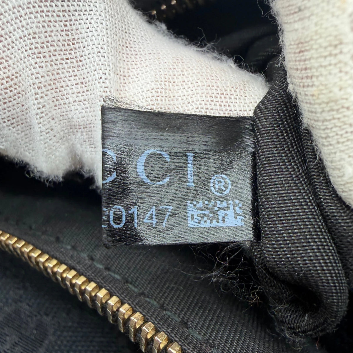 Gucci Schultertasche D-Ring large monogram schwarz – Seriennummer im Detail