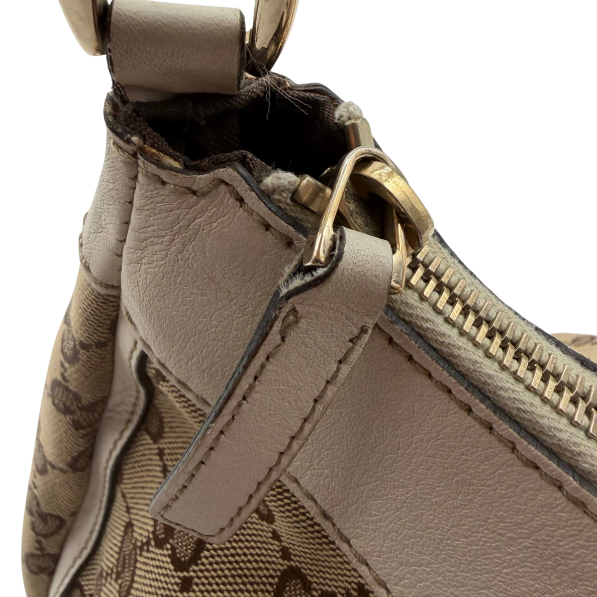 Gucci Schultertasche D-Ring monogram beige – Beschläge im Detail