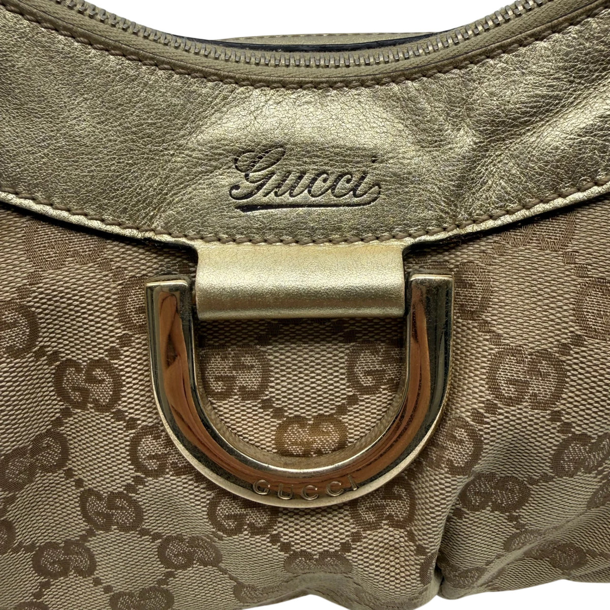 Gucci Schultertasche D-Ring monogram beige – Logo im Detail