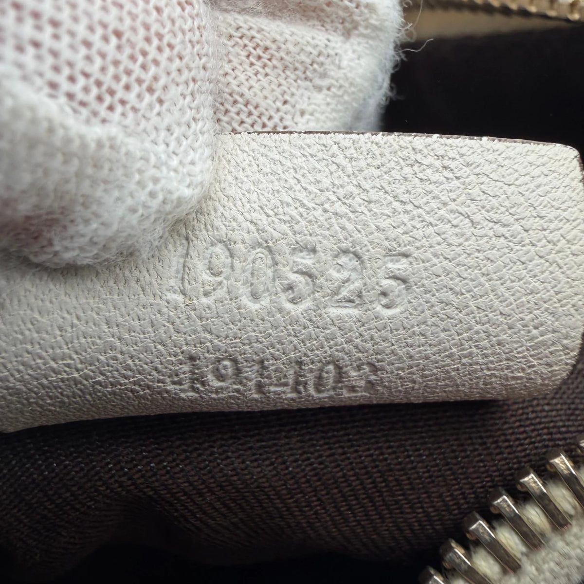 Gucci Schultertasche D-Ring monogram beige – Seriennummer im Detail