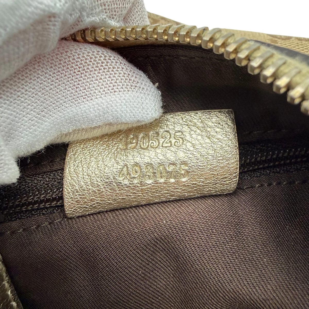Gucci Schultertasche D-Ring monogram beige – Seriennummer im Detail