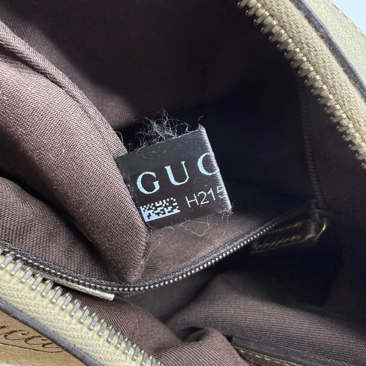 Gucci Schultertasche D-Ring monogram beige – Seriennummer im Detail