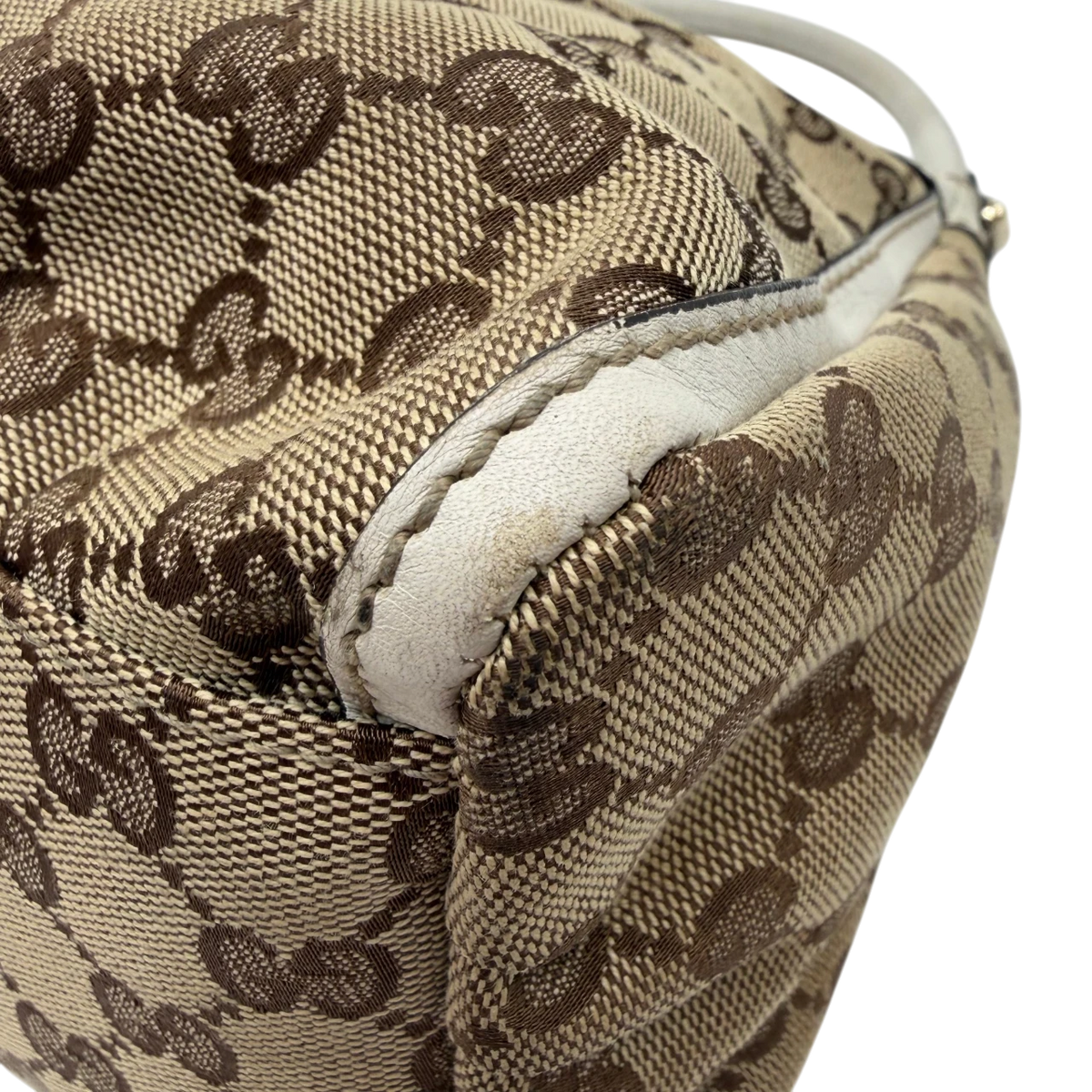 Gucci Schultertasche D-Ring monogram beige – Ecken im Detail