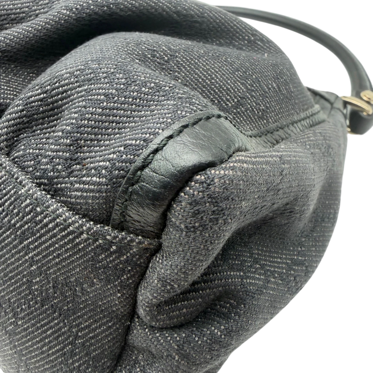 Gucci Schultertasche D-Ring monogram grau – Ecken im Detail