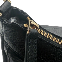 Gucci Schultertasche D-Ring monogram grau – Beschläge im Detail