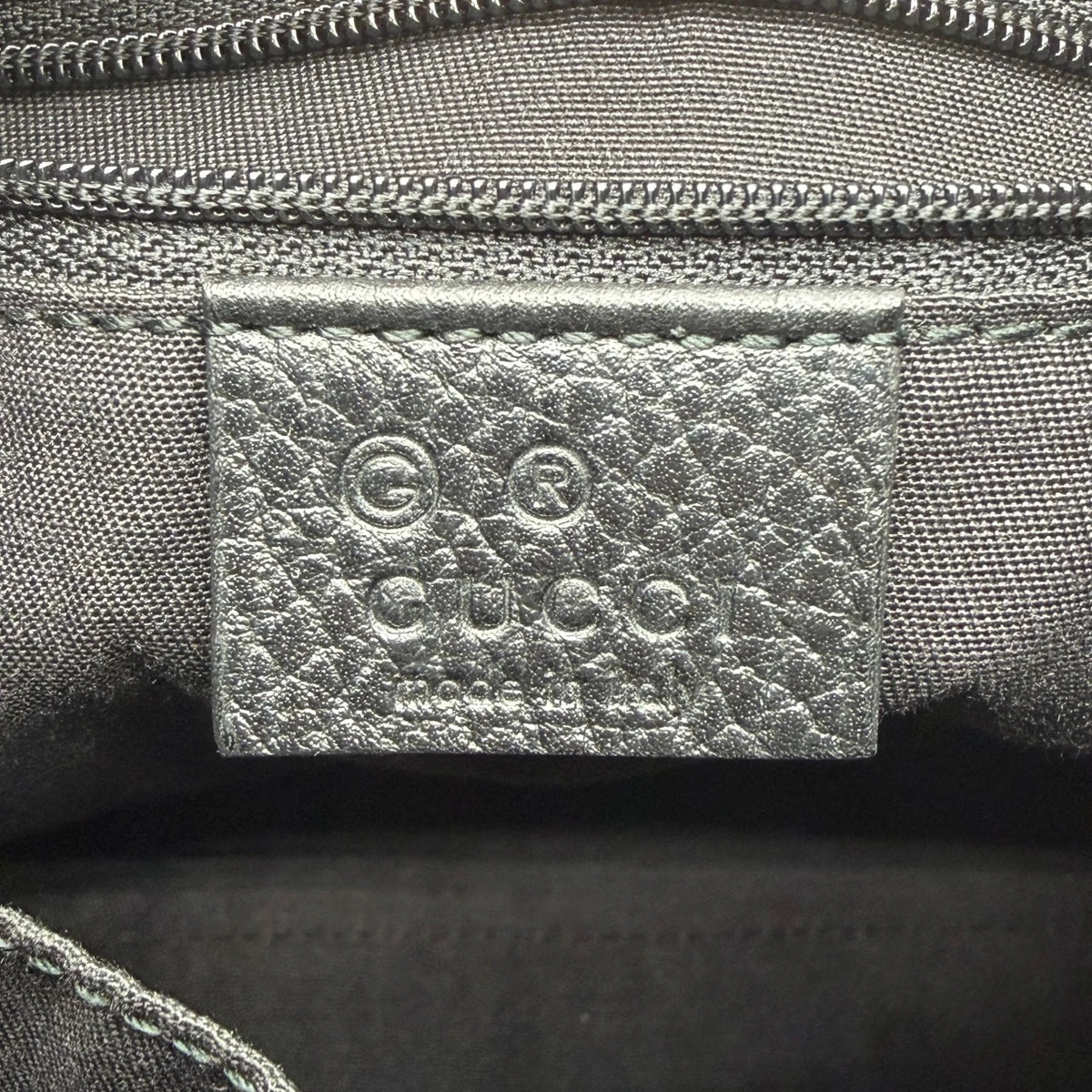 Gucci Schultertasche D-Ring monogram grau – Innenetikett im Detail
