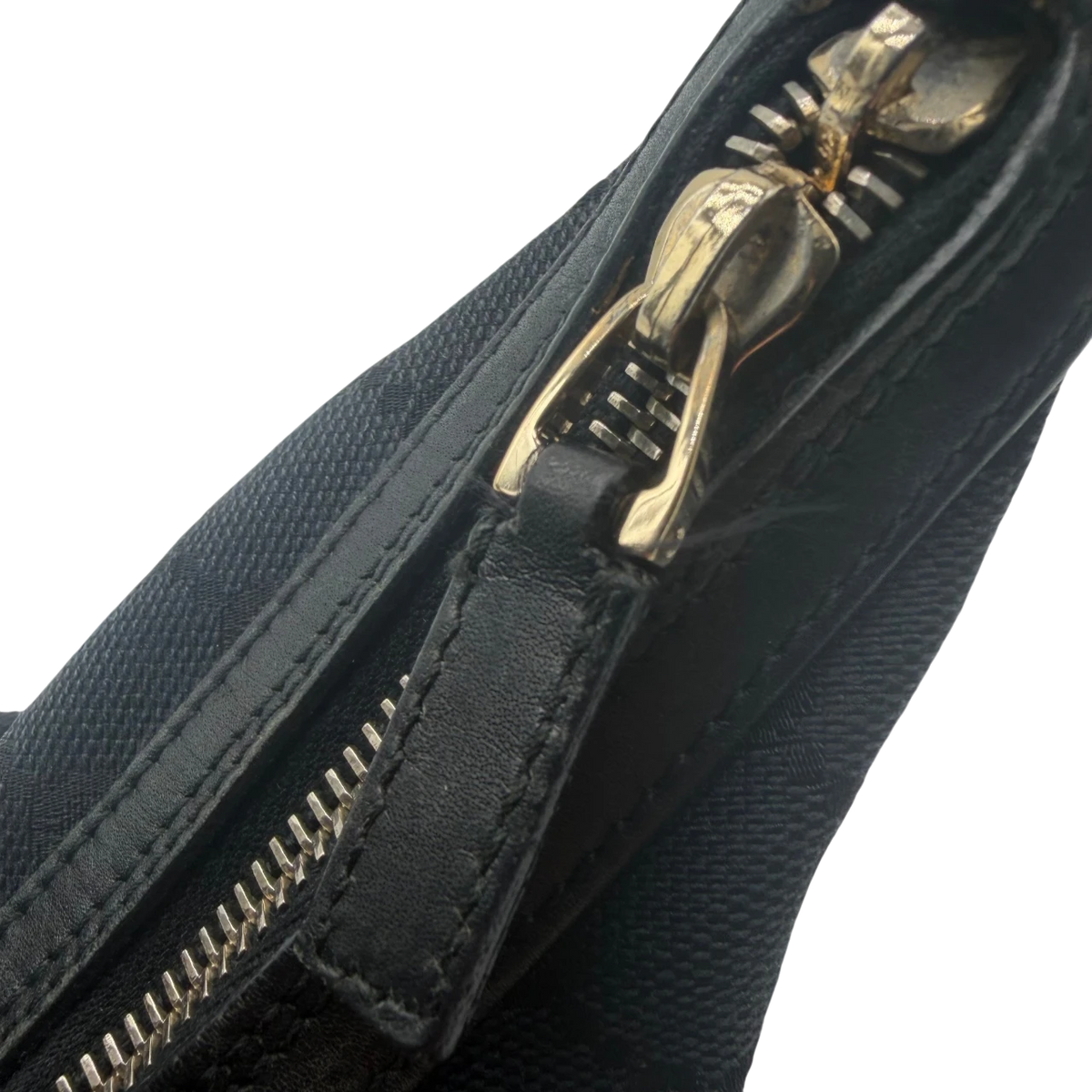 Gucci Schultertasche GG Hobo monogram schwarz – Beschläge im Detail