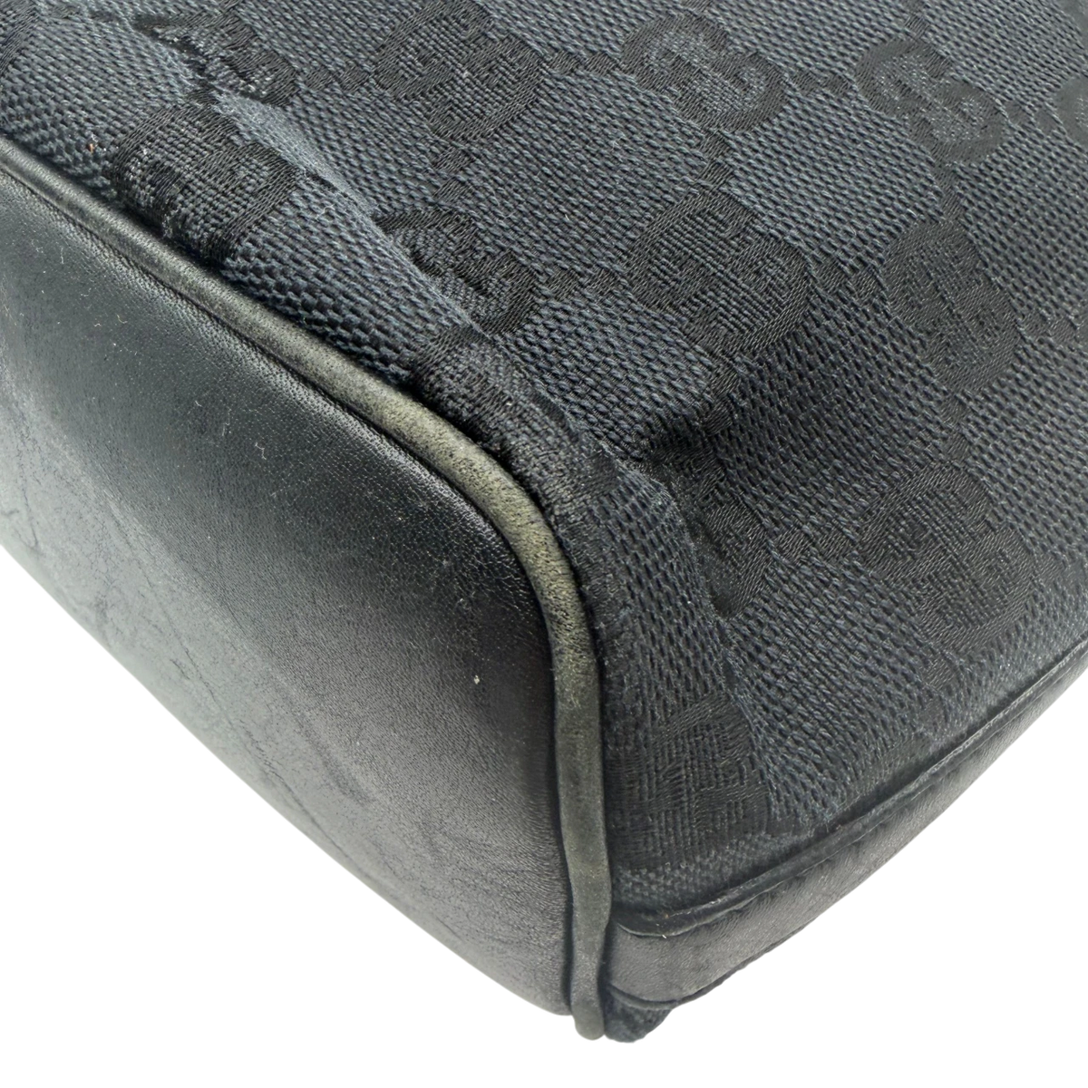Gucci Schultertasche GG Hobo monogram schwarz – Ecken im Detail