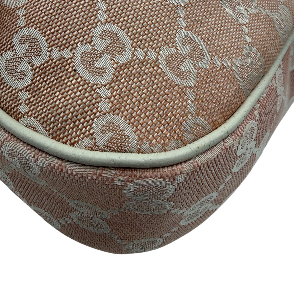 Gucci Schultertasche Hobo Web Pop monogram rosa – Ecken im Detail