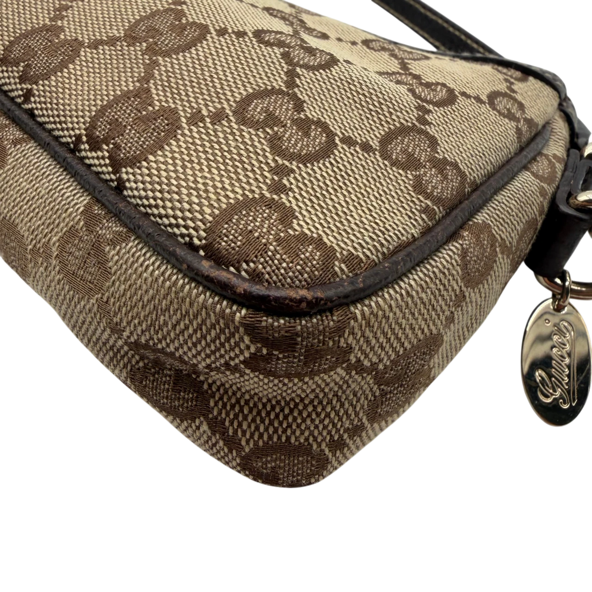 Gucci Pochette mit Charms monogram beige – Ecken im Detail