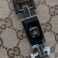 Gucci Schultertasche Jackie monogram beige – Beschläge im Detail