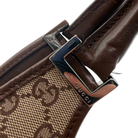Gucci Schultertasche Jackie monogram beige – Prägung im Detail