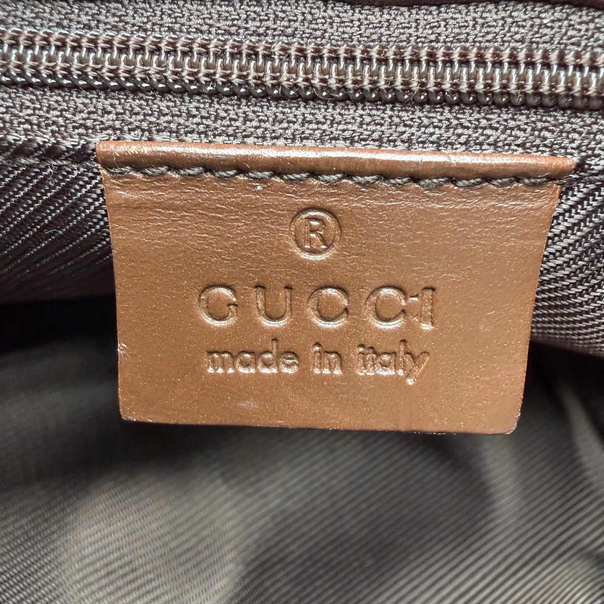 Gucci Schultertasche Jackie monogram beige – Prägung im Detail