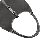 Gucci Schultertasche Jackie small monogram schwarz – Beschläge im Detail