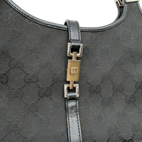 Gucci Schultertasche Jackie small monogram schwarz – Beschläge im Detail