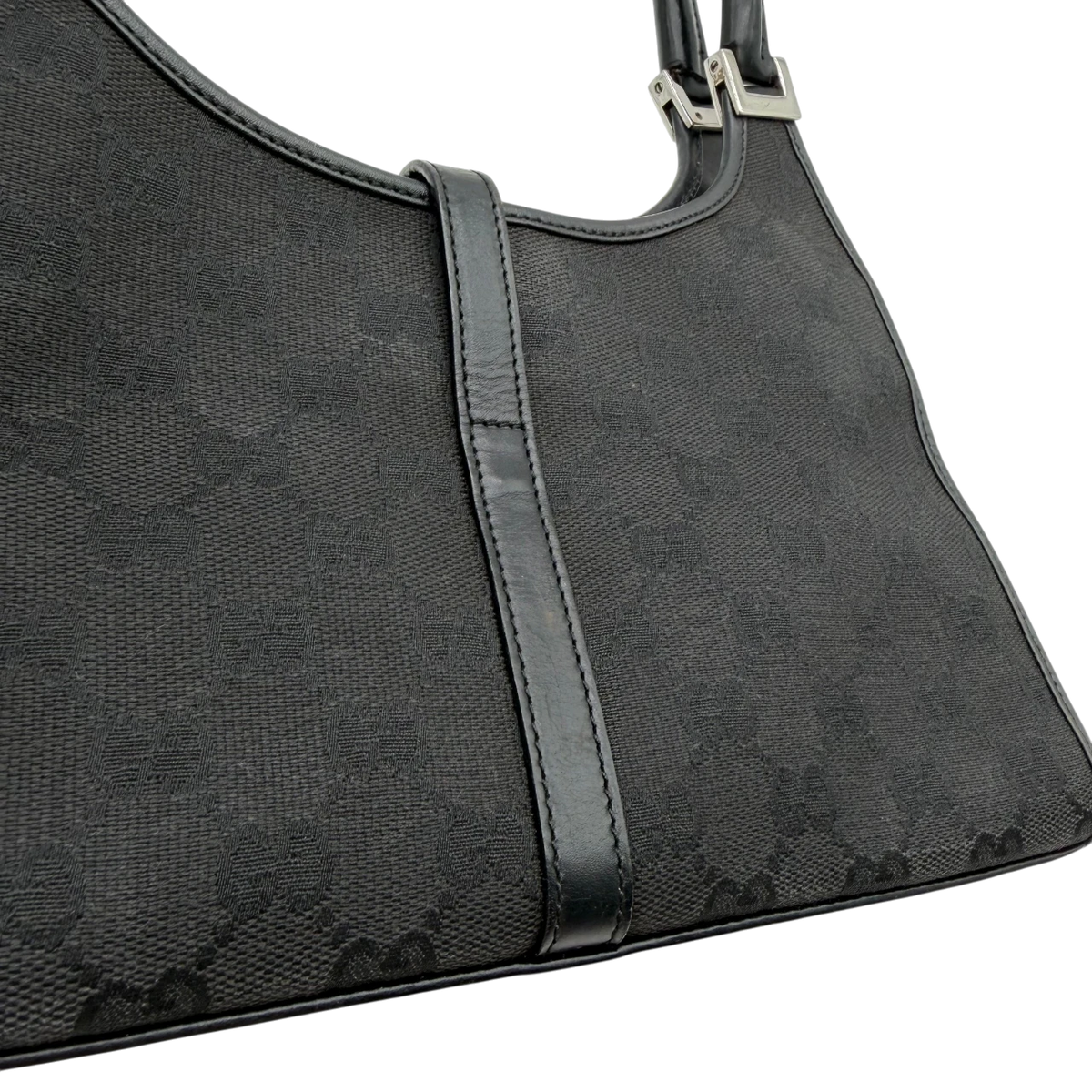 Gucci Schultertasche Jackie small monogram schwarz – Henkel im Detail