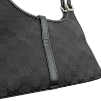 Gucci Schultertasche Jackie small monogram schwarz – Henkel im Detail