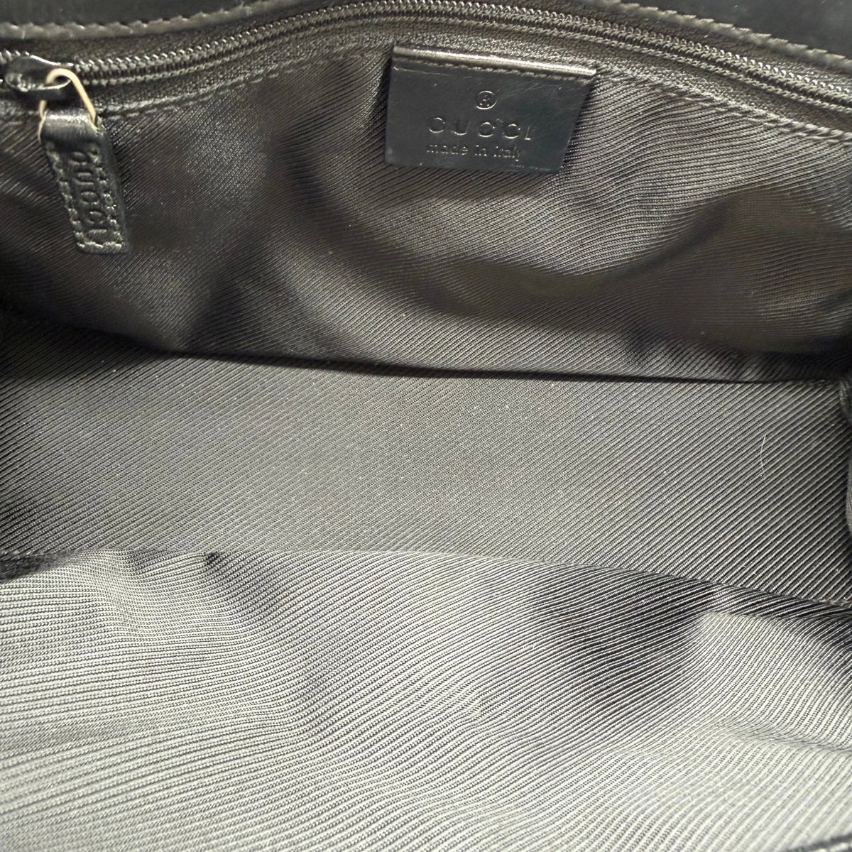 Gucci Schultertasche Jackie small monogram schwarz – Innenetikett im Detail