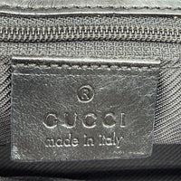 Gucci Schultertasche Jackie small monogram schwarz – Prägung im Detail