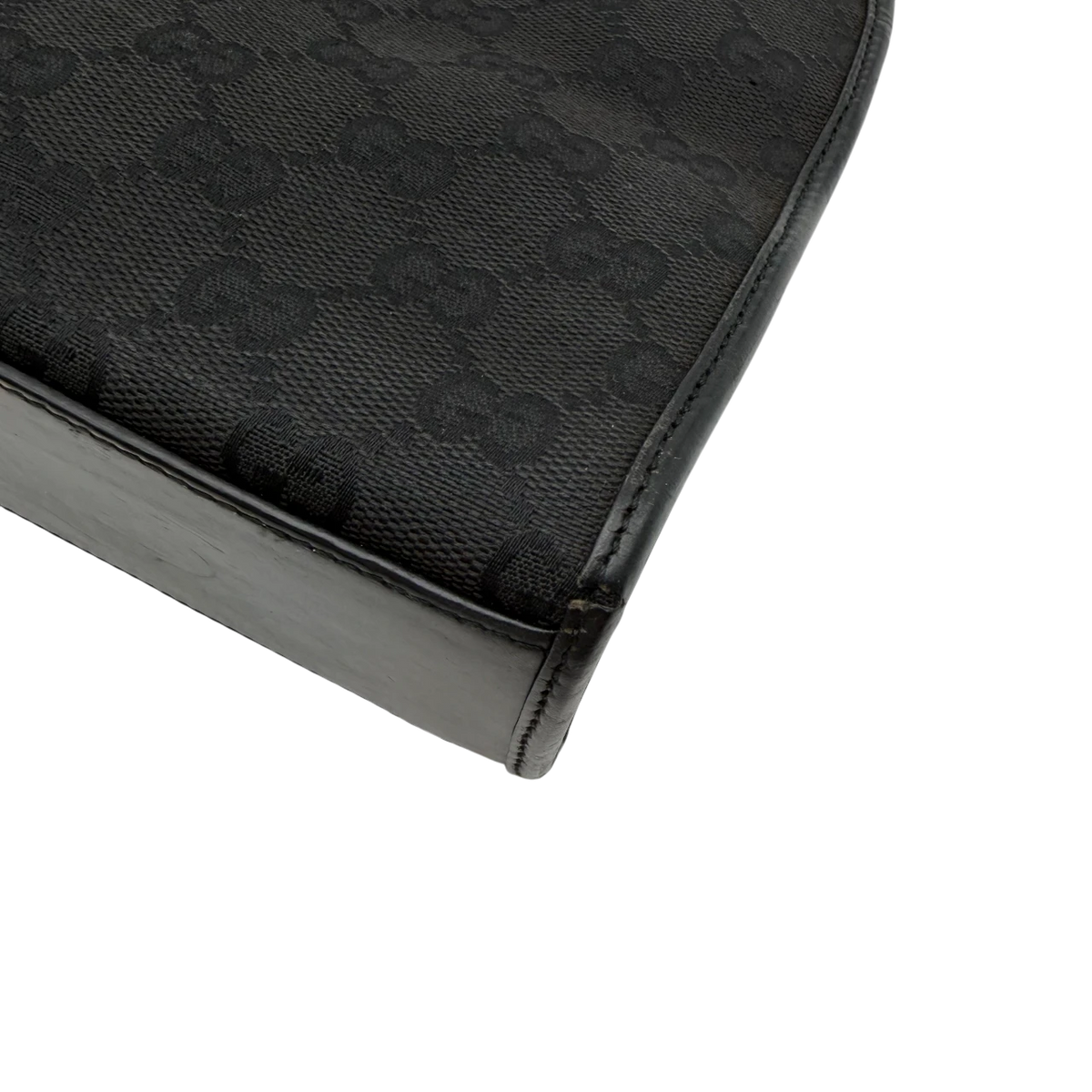 Gucci Schultertasche Jackie small monogram schwarz – Ecken im Detail