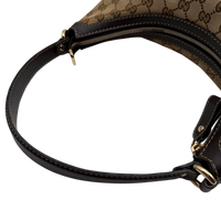 Gucci Schultertasche Lovely Hobo monogram beige – Schulterriemen im Detail