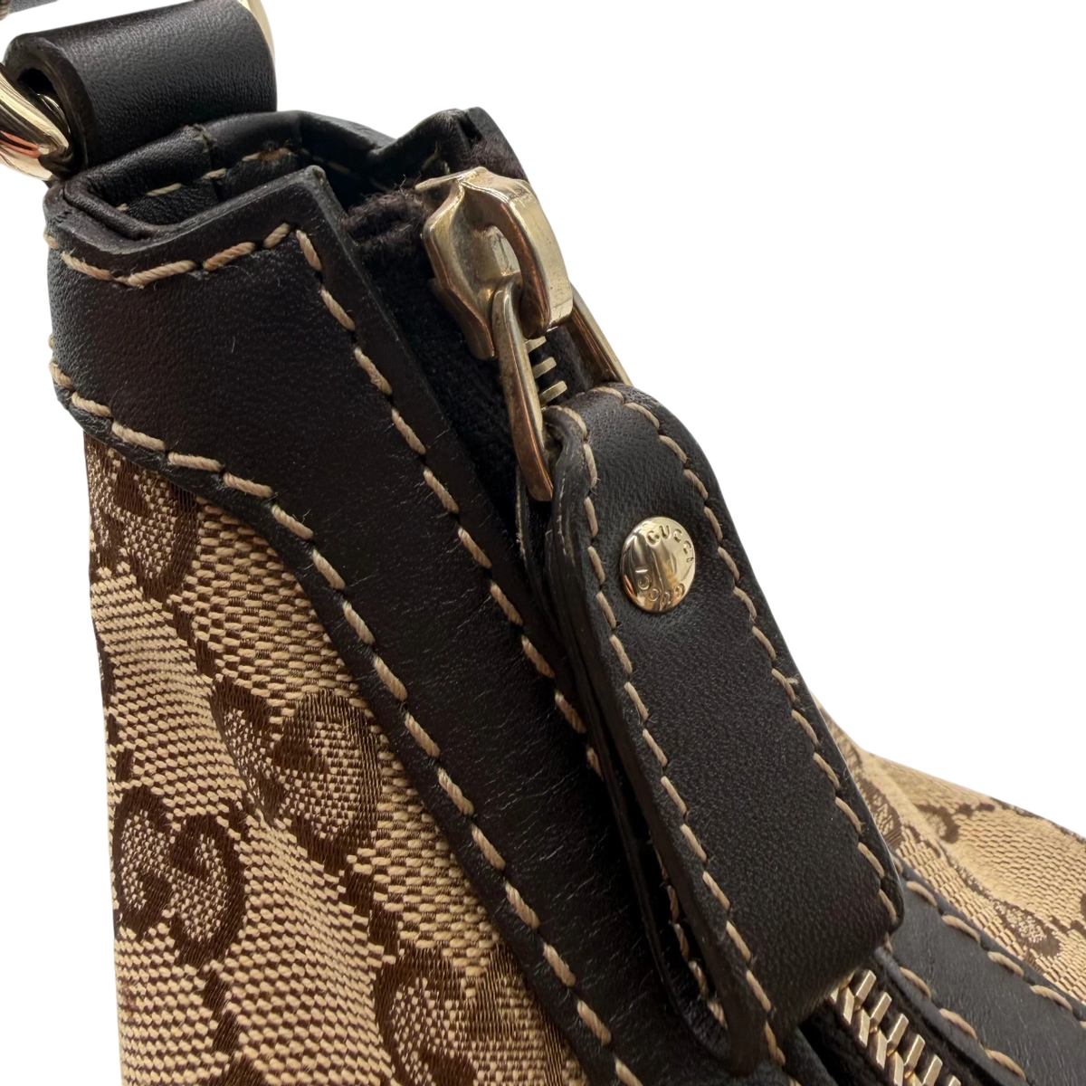 Gucci Schultertasche Lovely Hobo monogram beige – Beschläge im Detail