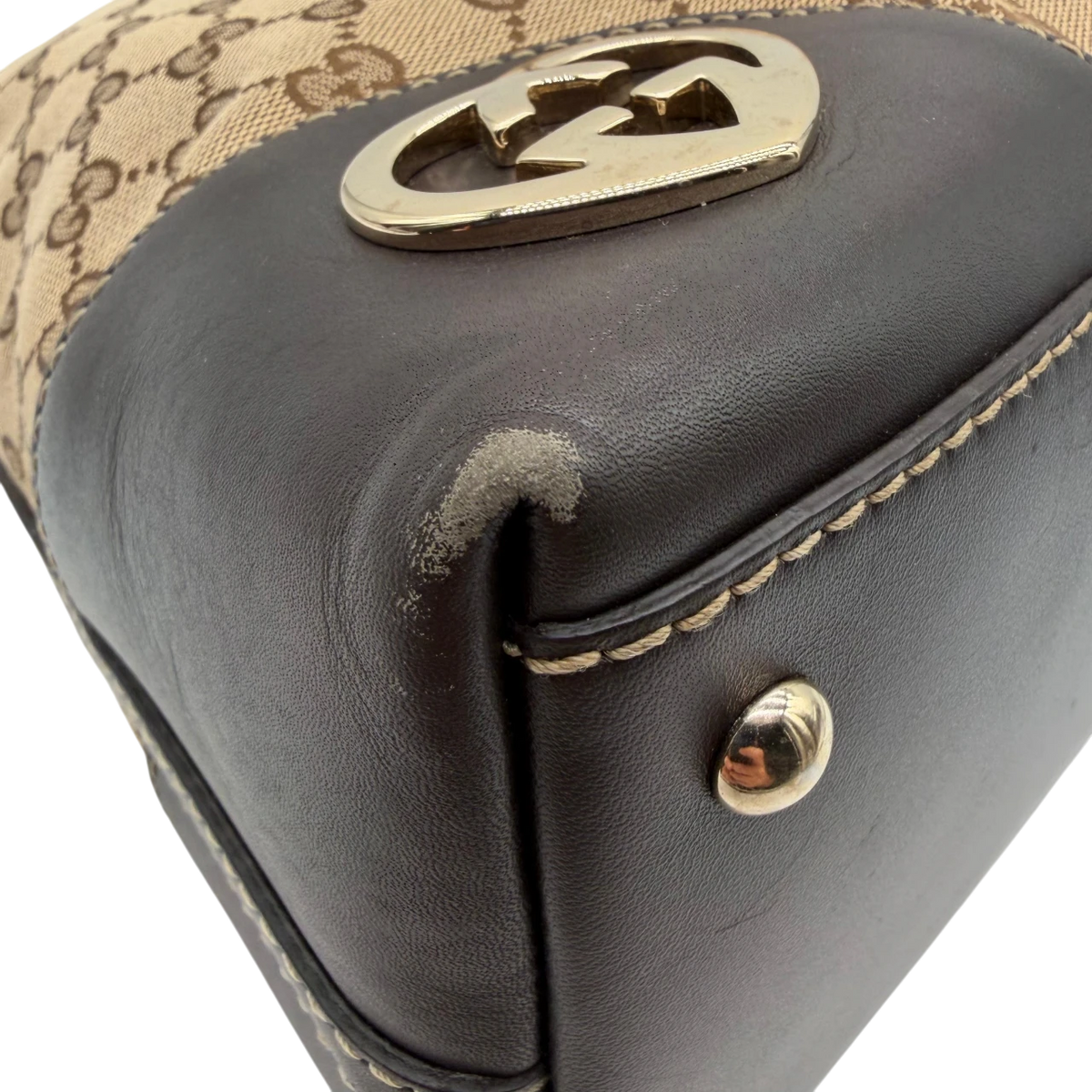 Gucci Schultertasche Lovely Hobo monogram beige – Gebrauchsspuren: abgeriebene Ecke